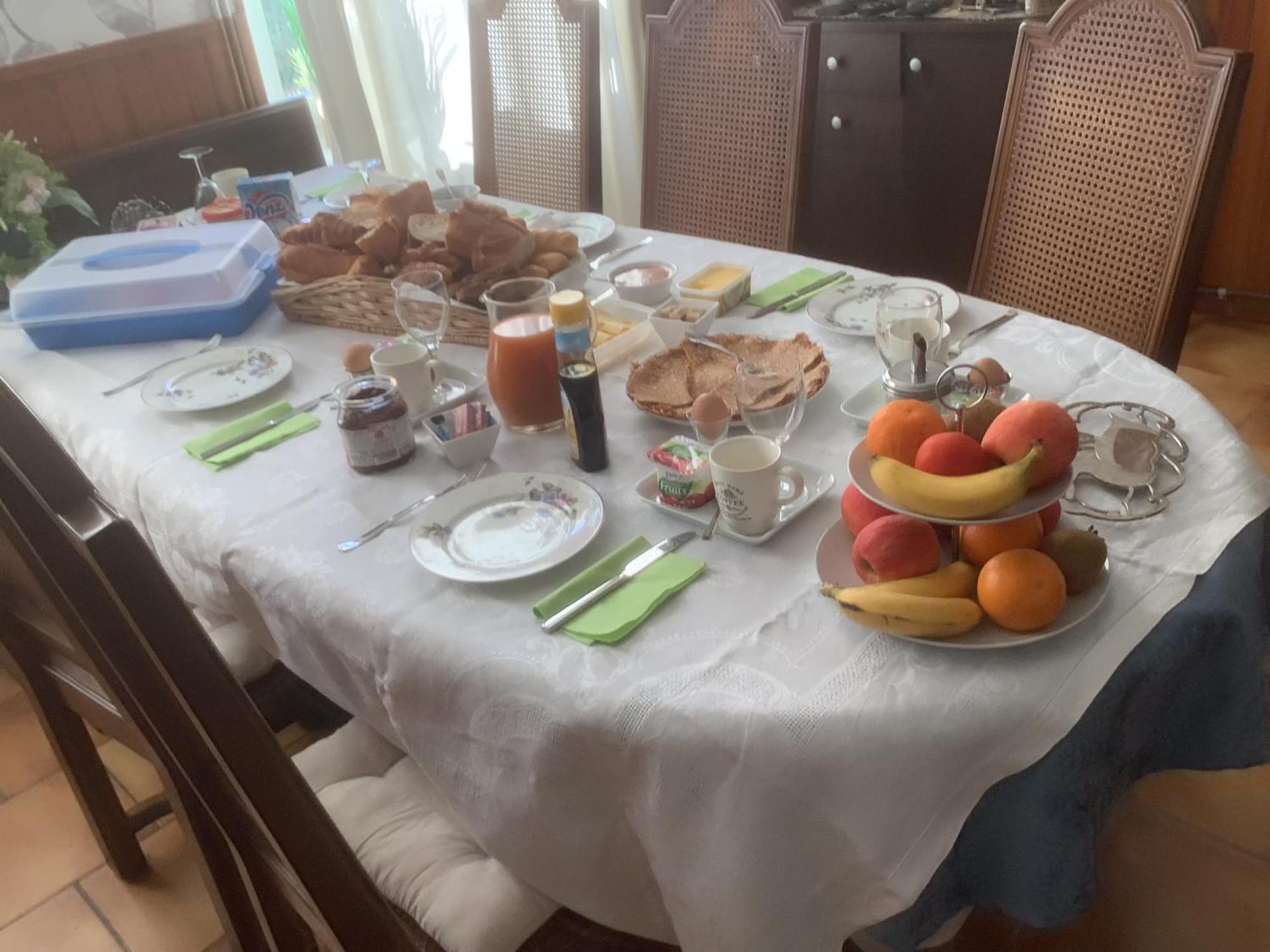 Le Voyageur Bed and Breakfast Saint-Bonnet-Tronçais Eksteriør billede